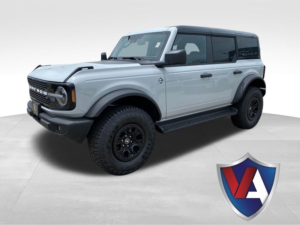 2026 Ford Bronco Outer Banks in Avalanche — front three-quarter view