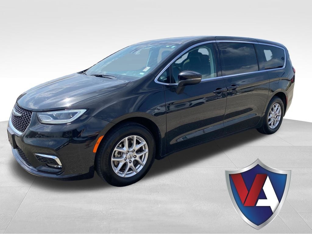 2023 Chrysler Pacifica Touring L in Brilliant Black Crystal Pearlcoat — front three-quarter view