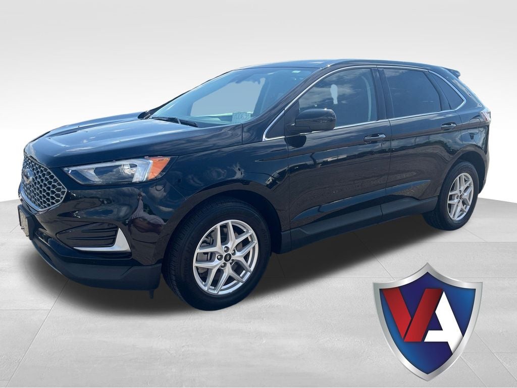 2023 Ford Edge SEL in Black Metallic — front three-quarter view